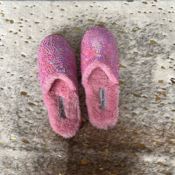 Super Awesome Steve Madden Pink Sequins, Fluffy Slipper, size Large 8-10 - Picture 6 of 8